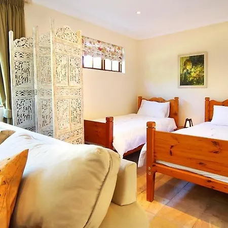 Sacred Mountain Lodge Noordhoek Exterior photo
